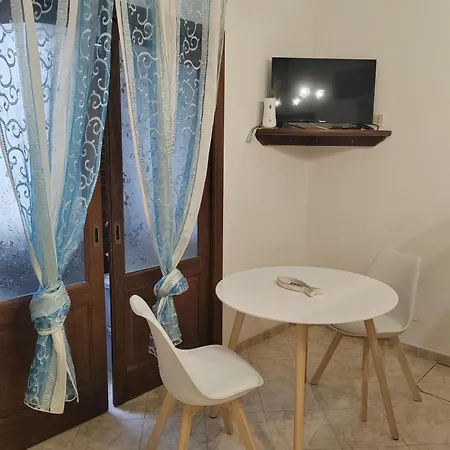 La Casa Di Tindara アパート リーパリ
